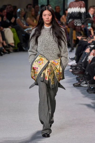 Look 3